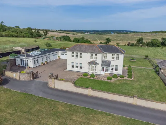 6 bedroom equestrian facility, Clement Street, Swanley, BR8