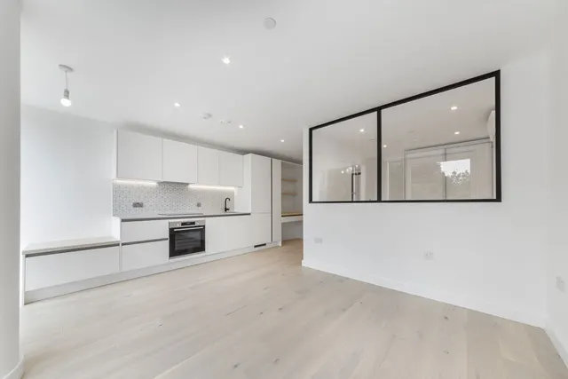 Photo 3 — Apt Parkview, Brentford