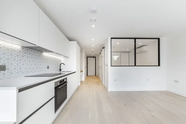 Photo 2 — Apt Parkview, Brentford