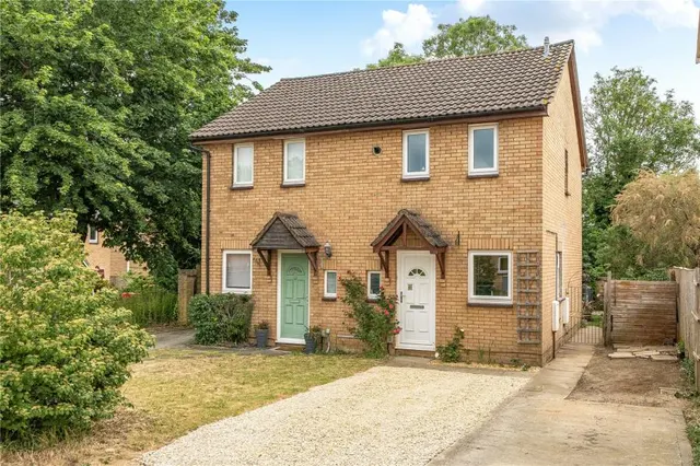 Heather Close, Carterton, OX18, photo 1