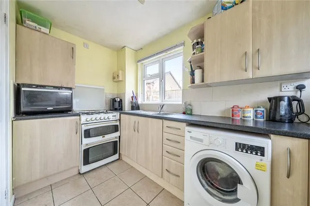 Heather Close, Carterton, OX18, photo 2