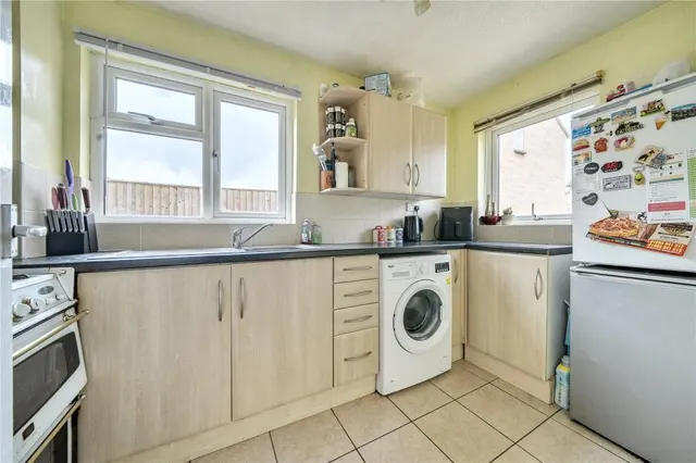 Heather Close, Carterton, OX18, photo 3
