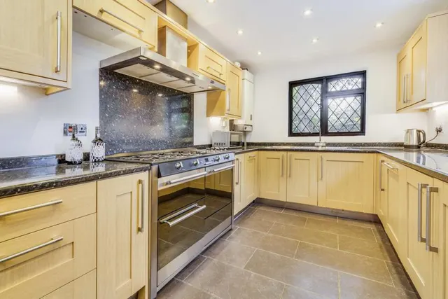 Hedingham Close, Horley, RH6, photo 1