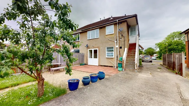 Orchard Avenue, Cheltenham, photo 1