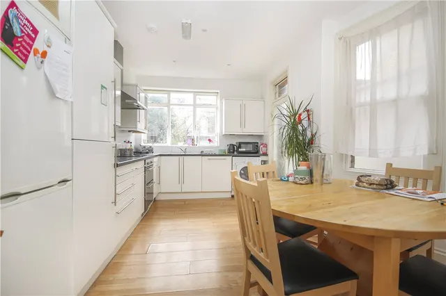 Barcombe Avenue, London, SW2, photo 3