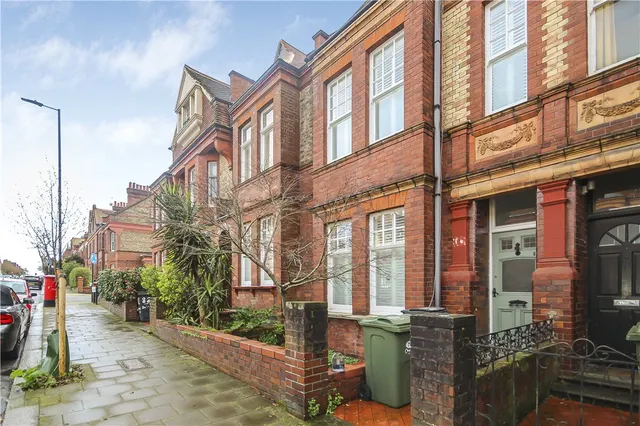 4 bedroom house, Barcombe Avenue, London, SW2