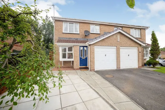 Kaims Gardens, Livingston Village, West Lothian, EH54, photo 1