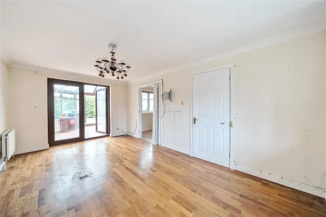 Photo 2 — Turners Meadow Way, Beckenham, BR3