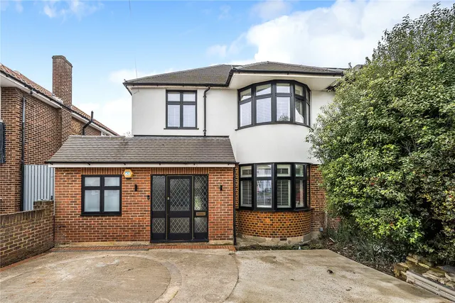 Hanworth Road, Hampton, TW12 3DH, photo 1