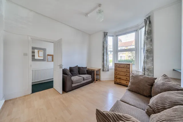 Photo 3 — 44 Farley Road, London