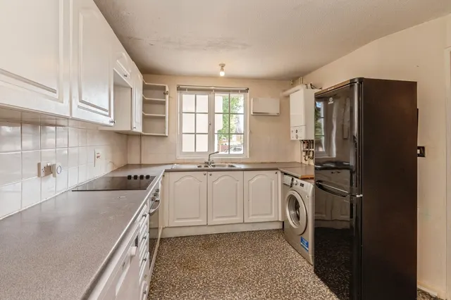 Photo 3 — New Waverley Road, Basildon, Essex, SS15