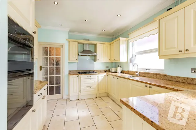 Portland Gardens, Chadwell Heath, RM6, photo 3