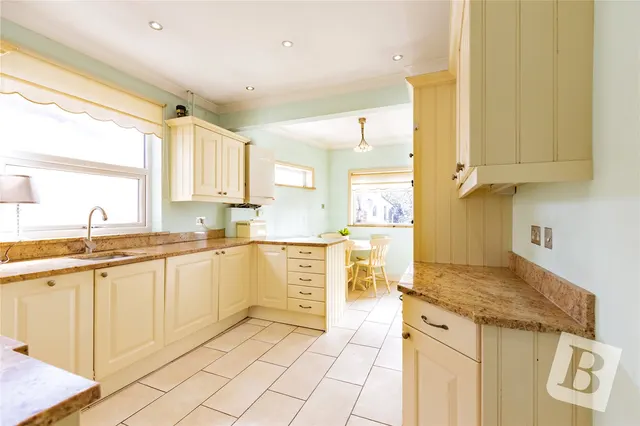 Portland Gardens, Chadwell Heath, RM6, photo 2