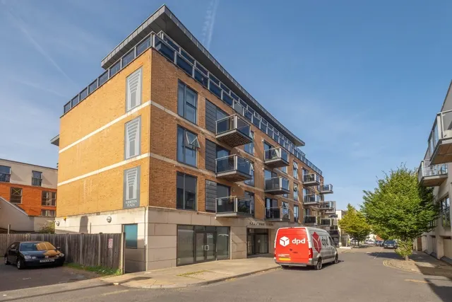St. Mary's Road, Surbiton, KT6, photo 1