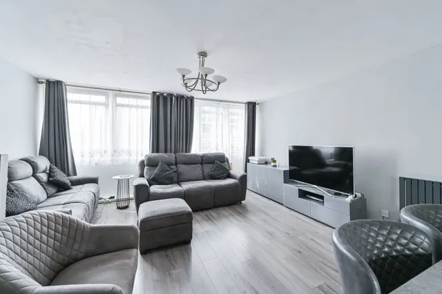 Photo 2 — Flat 20 Colbert, Sceaux Gardens, London