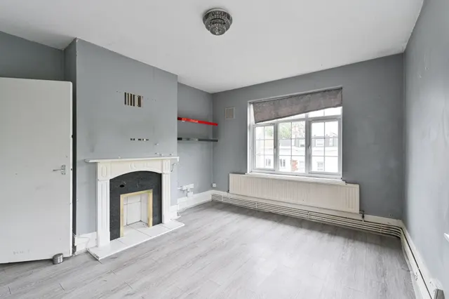 Photo 2 — 11 Anderson House, Fountain Road, London