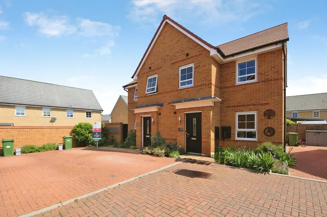 Broadstone Drive, Hampton Water, Peterborough, photo 1