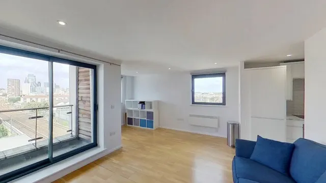 Photo 2 — 38 Arta House, Devonport Street, London