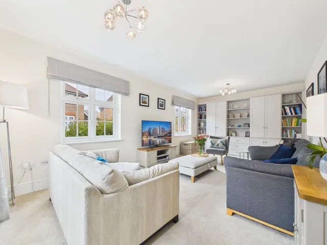 Orwell Drive, Arborfield Green, RG2, photo 2