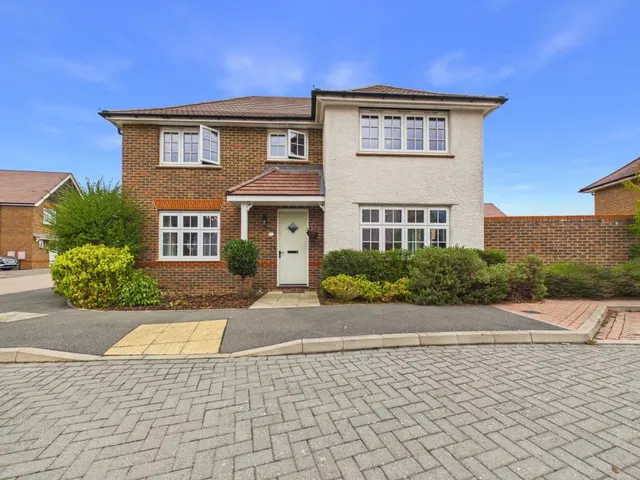 Orwell Drive, Arborfield Green, RG2, photo 1