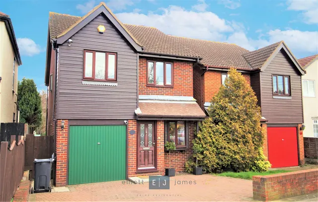 Tomswood Hill, Chigwell, photo 1