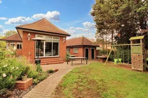 Heath Drive, Gidea Park, RM2, photo 2