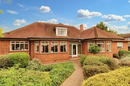 Heath Drive, Gidea Park, RM2, photo 1