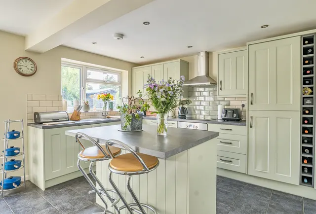 Photo 3 — Eynsham Road, Oxfordshire, Botley, OX2 9BY