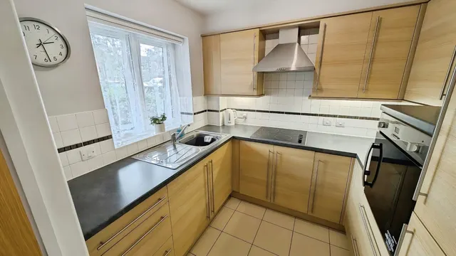 Blue Cedar Close, Yate, BS37, photo 3