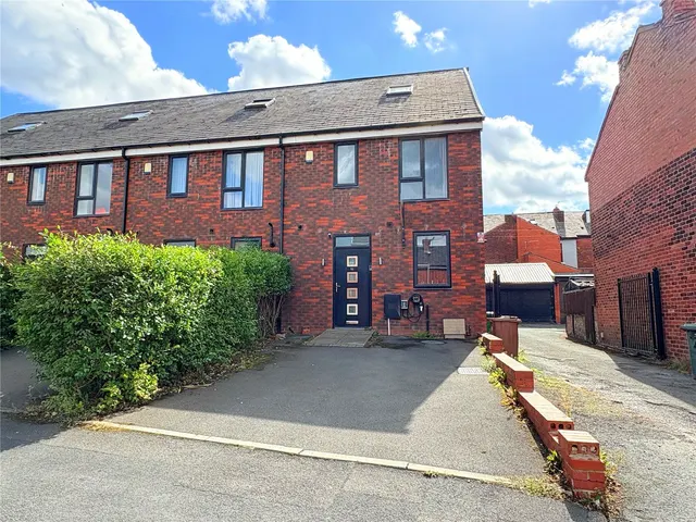 Promenade Street, Heywood, OL10, photo 1