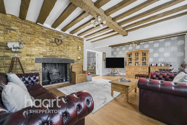 Bedfont Road, Stanwell, TW19, photo 2