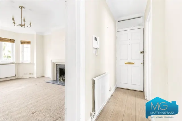 Etchingham Park Road, London, N3, photo 2
