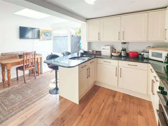 Church Road, Rustington, photo 3