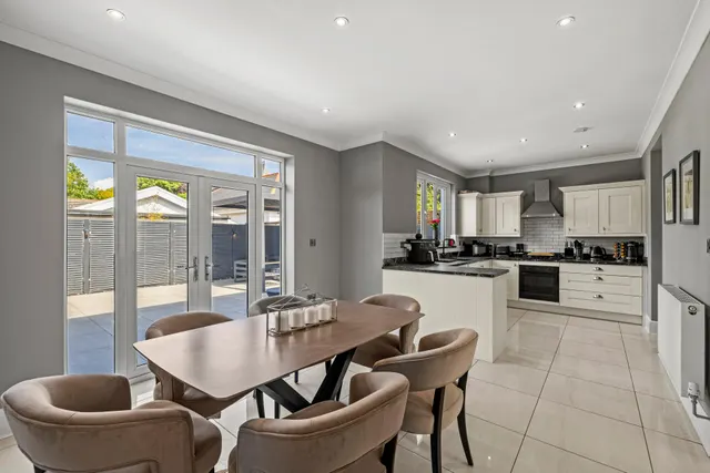 Photo 3 — Southward Lane, Swansea, SA3