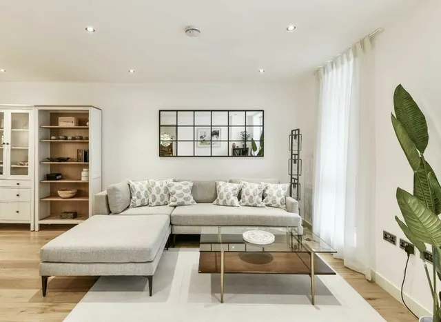 Photo 3 — Glenthorne Road, Hammersmith, W6