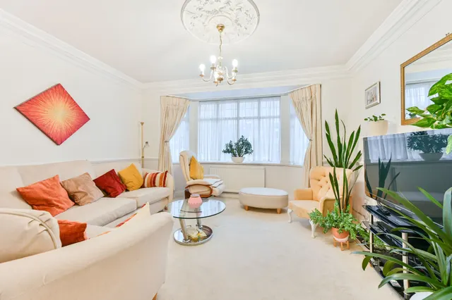 Photo 2 — 9 Birchen Grove, London
