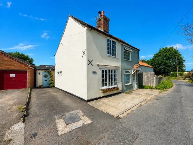Beccles Road, Mutford, photo 1