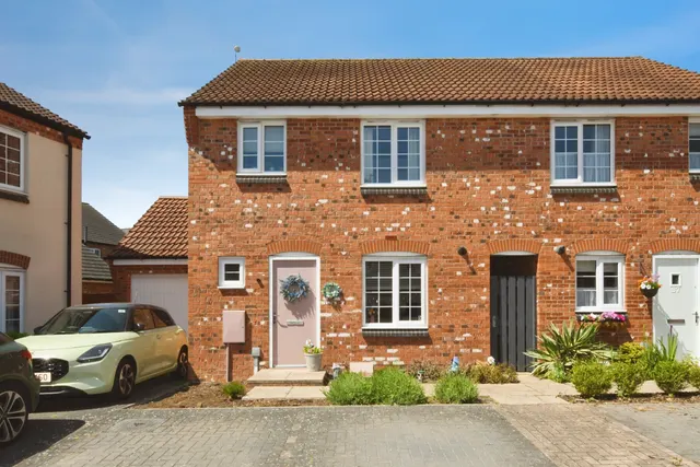 Poppy Road, Witham St Hughs, LN6, photo 1