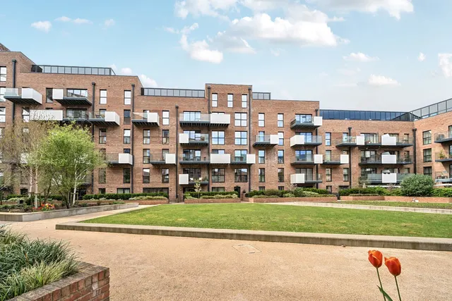 Photo 2 — Purbeck Gardens, SE26
