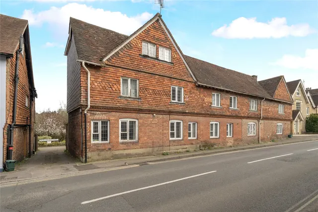 Petworth Road, Haslemere, GU27, photo 1