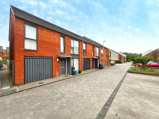 Moccasin Way, Street, BA16, photo 1