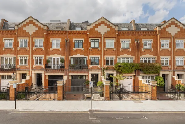 6 bedroom house — Flood Street, Chelsea, London