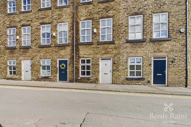 Brunswick Place, Heckmondwike, WF16, photo 1