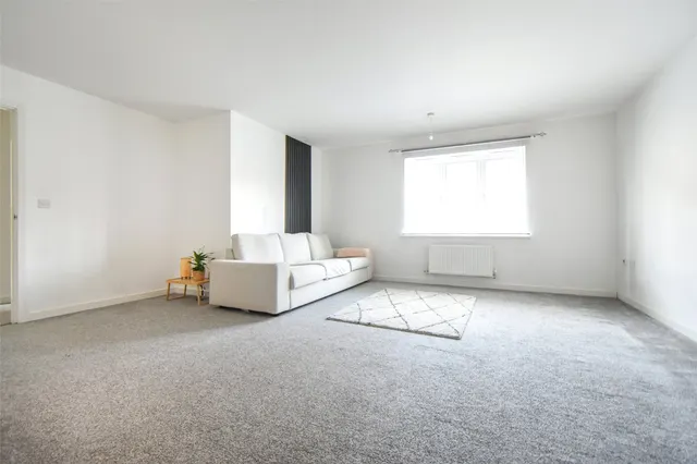 Photo 3 — Runnymede Drive, Odiham, Hook, Hampshire, RG29 1FP