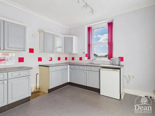 High Street, Cinderford, GL14, photo 3