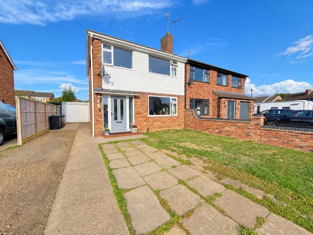 Dore Avenue, North Hykeham, LN6, photo 1