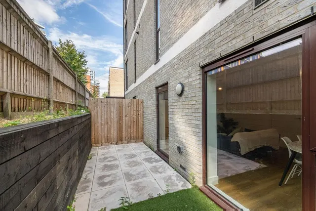 Pear Tree Close, Wembley, HA0, photo 3