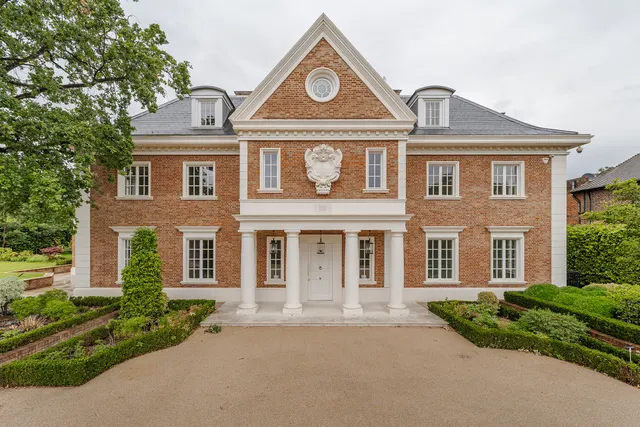 The Bishops Avenue, Highgate, London, photo 1