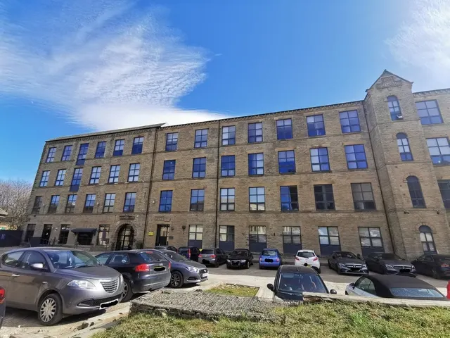 Upper Blakeridge Lane, Batley, WF17, photo 1