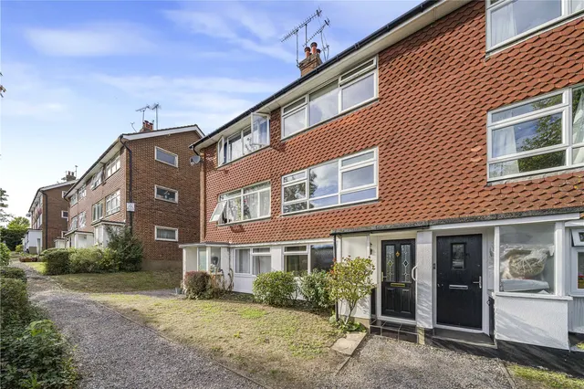 Oakfield Lane, Dartford, DA1, photo 1